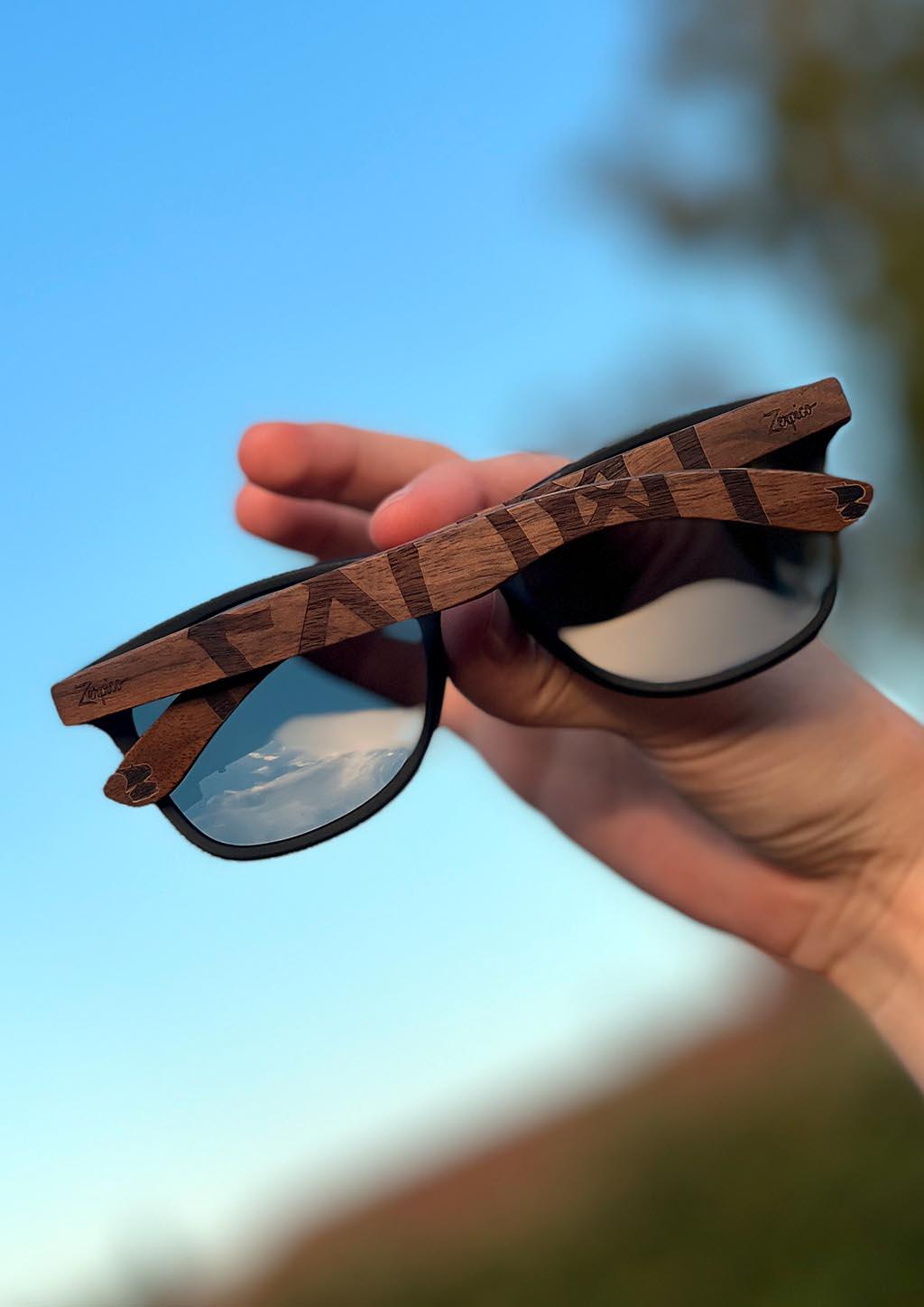 Eyewood Óculos de Sol de Madeira Gravados com Runas Viking Suomi Estilo Wayfarer Artesanais