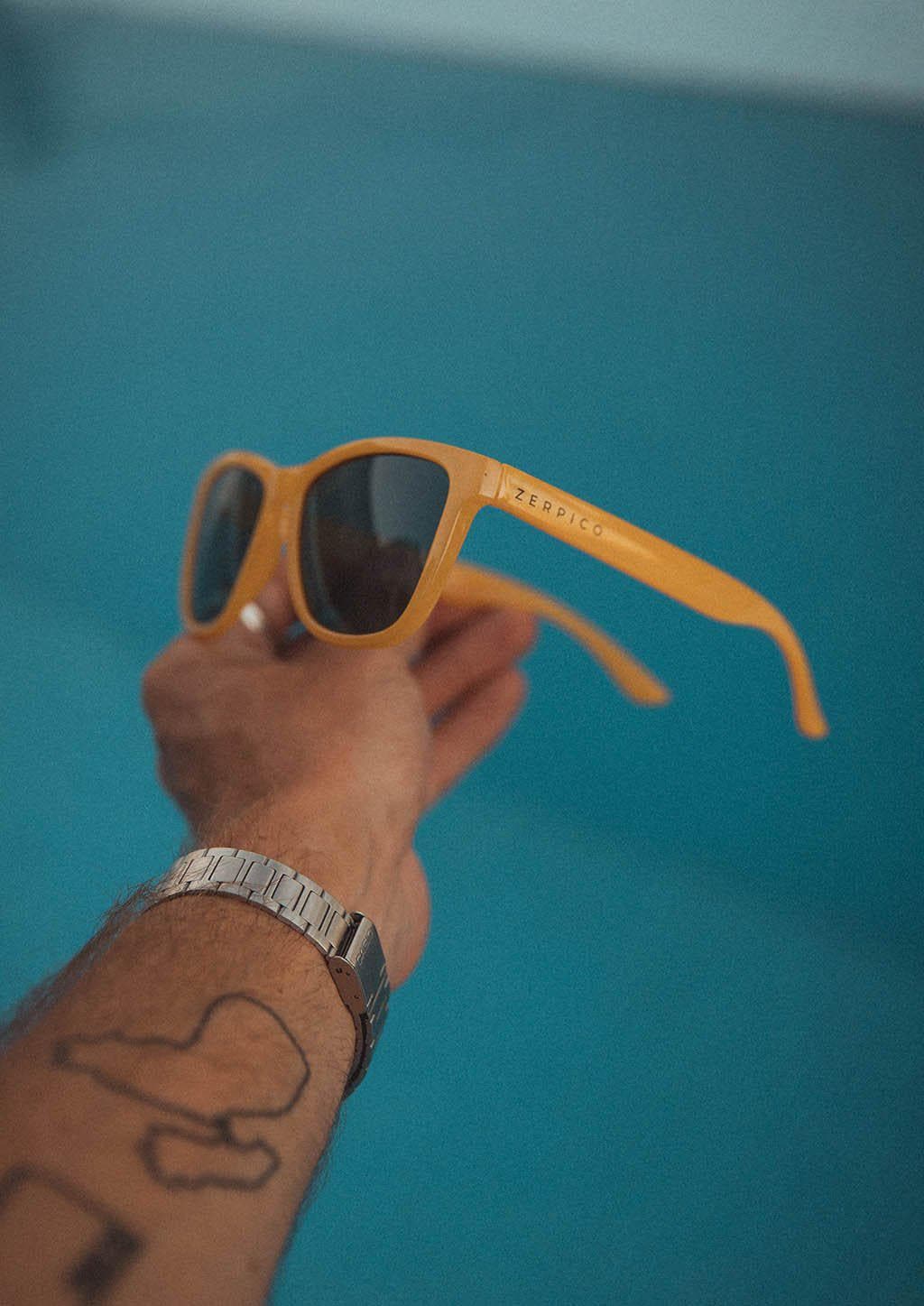 Mood Wayfarer V2 Lemon Óculos de Sol Amarelos com Lentes Verdes Proteção UV e Estilo Distinto