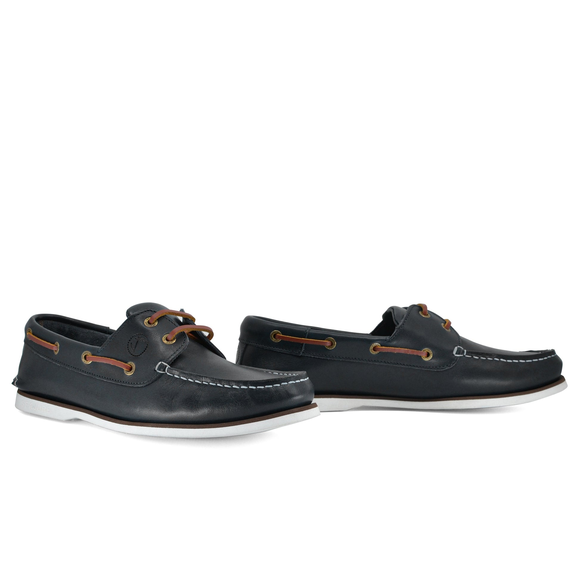 Par de sapatos náuticos Zlatni masculinos em couro premium, sola de borracha não marcante, cadarços castanhos.