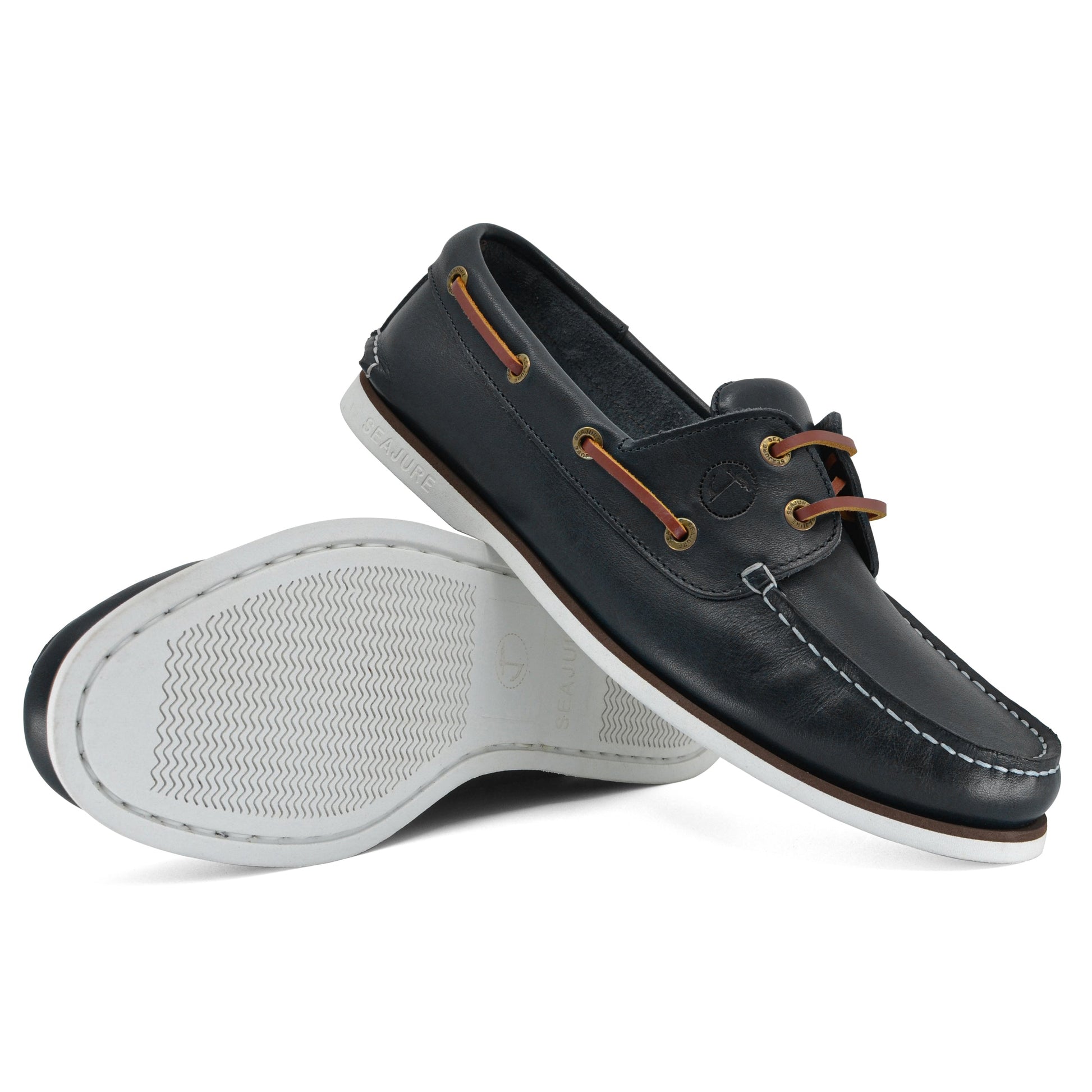 Sapato náutico Zlatni masculino em couro premium, cadarços marrons, sola de borracha não marcante, feito em Portugal.