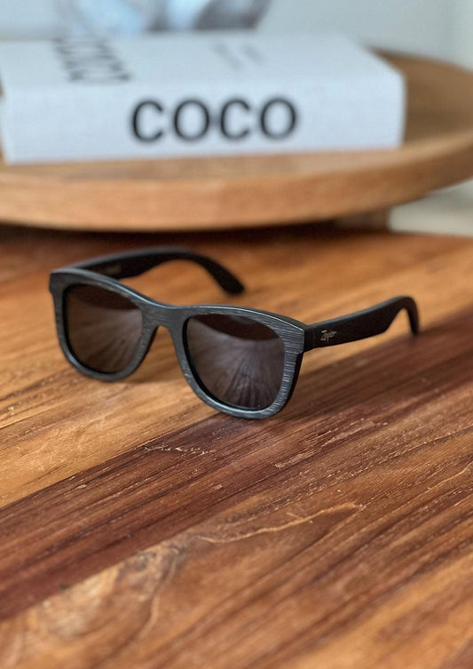 Eyewood Wayfarer Special Ed Onyx Edge Óculos de Sol em Madeira de Bambu Preto com Design Sustentável e Estilo Moderno