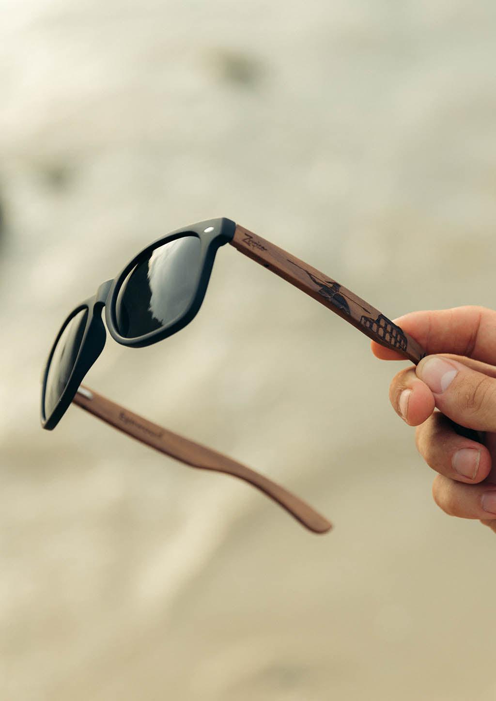 Óculos De Sol De Madeira Gravados Eyewood Gladiator Wayfarer Com Armação De Plástico E Hastes De Mogno