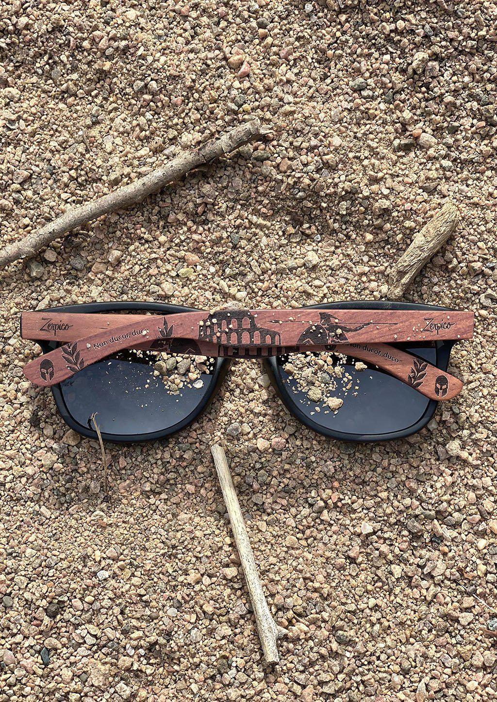 Óculos De Sol De Madeira Gravados Eyewood Gladiator Wayfarer Com Armação De Plástico E Hastes De Mogno
