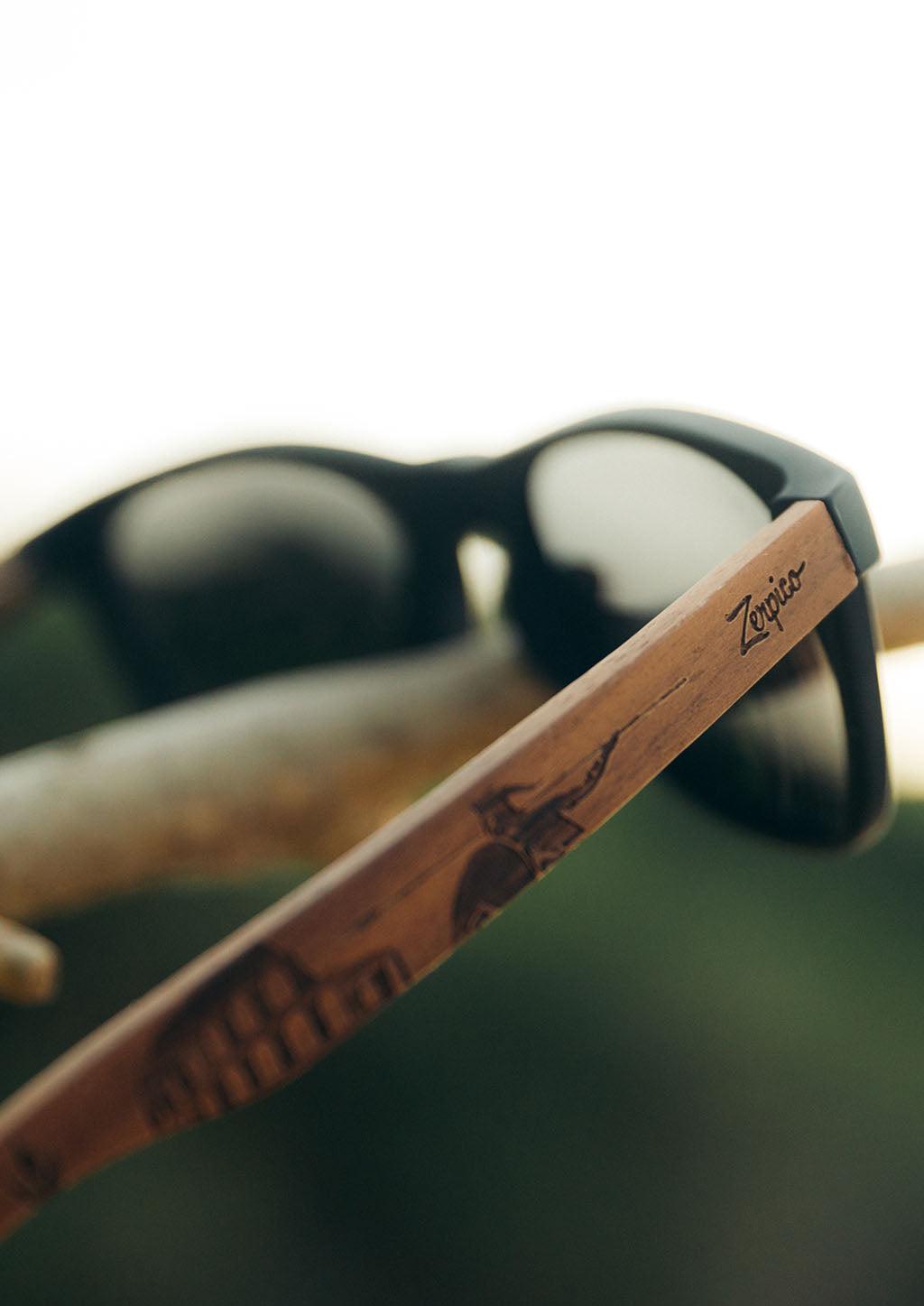 Óculos De Sol De Madeira Gravados Eyewood Gladiator Wayfarer Com Armação De Plástico E Hastes De Mogno