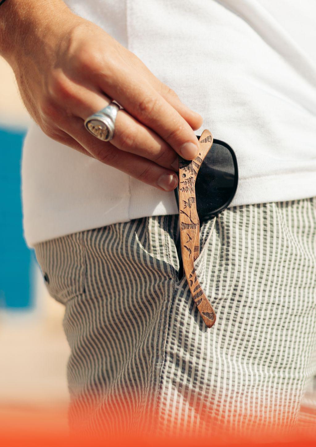 Eyewood The North Óculos De Sol De Madeira Gravados No Estilo Wayfarer Com Armação Plástica E Hastes Em Nogueira