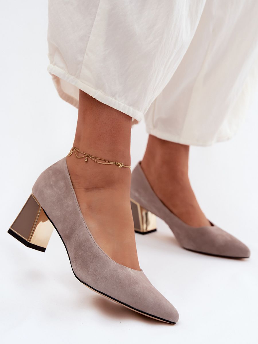 Scarpin Amarelo Com Salto Bloco Vinceza Modelo 227169 Elegante Para Ocasiões Especiais Feitos De Camurça Natural