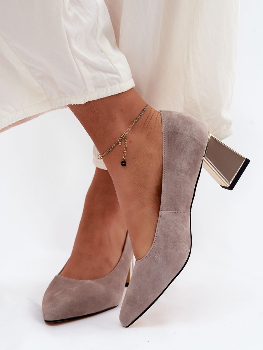 Scarpin Amarelo Com Salto Bloco Vinceza Modelo 227169 Elegante Para Ocasiões Especiais Feitos De Camurça Natural