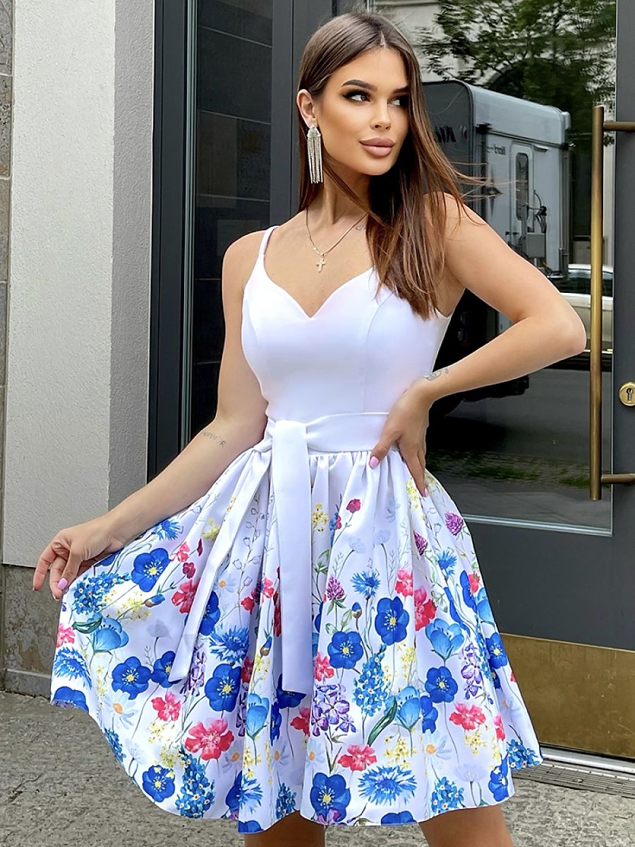 Vestido De Cocktail Modelo 169429 Bicotone Com Flores Tingidas Alças Finas Valorizando Decote E Silhueta